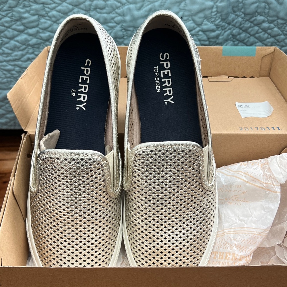 Sperry women’s pewter leather Slip-On Shoes size 8 1/2 M